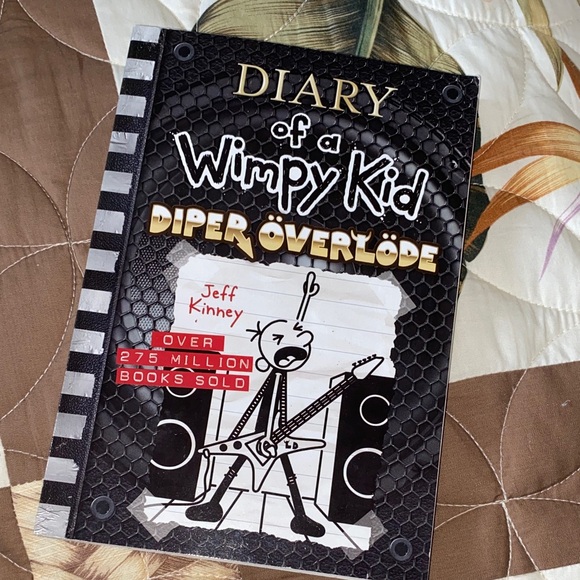 Diary of a Wimpy Kid: Diper Överlöde Book - Picture 1 of 2